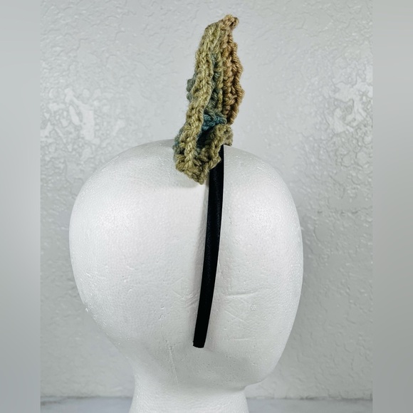 Crochet Bow Headband Green & Tan - Picture 2 of 4